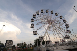 Roda-gigante da Ponta Negra encerra atividades em Manaus